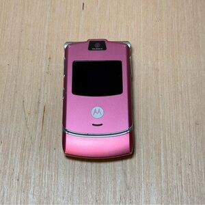 Motorola RAZR V3 Hot Pink Flip Phone “UNTESTED”No Charger Buy/Sold As Is Read!!